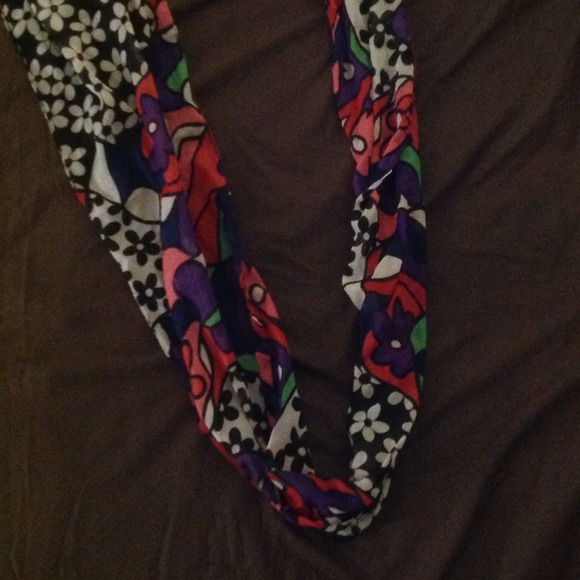 **SOLD** Fashion Floral Scarf. NWOT. - Picture 2 of 3