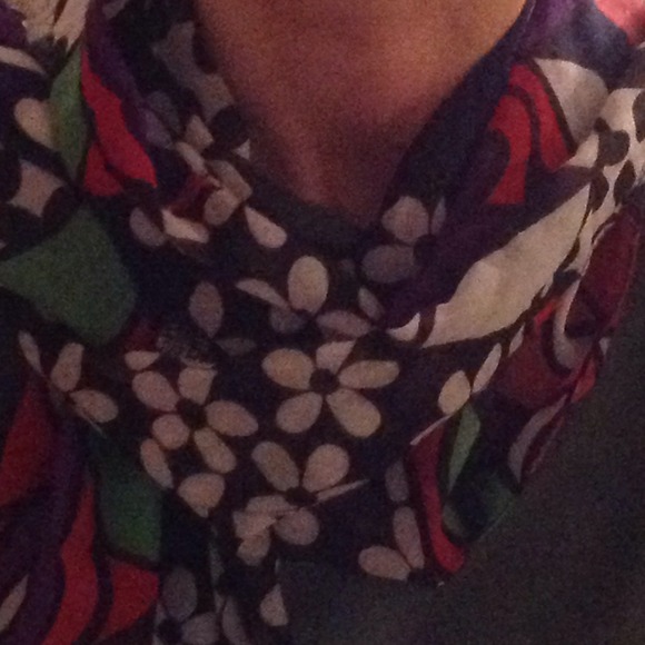 **SOLD** Fashion Floral Scarf. NWOT. - Picture 3 of 3