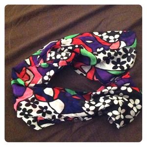**SOLD** Fashion Floral Scarf. NWOT.