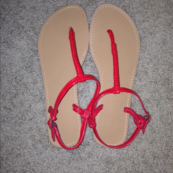 🚫SOLD IN BUNDLE🚫Red flat sandals!