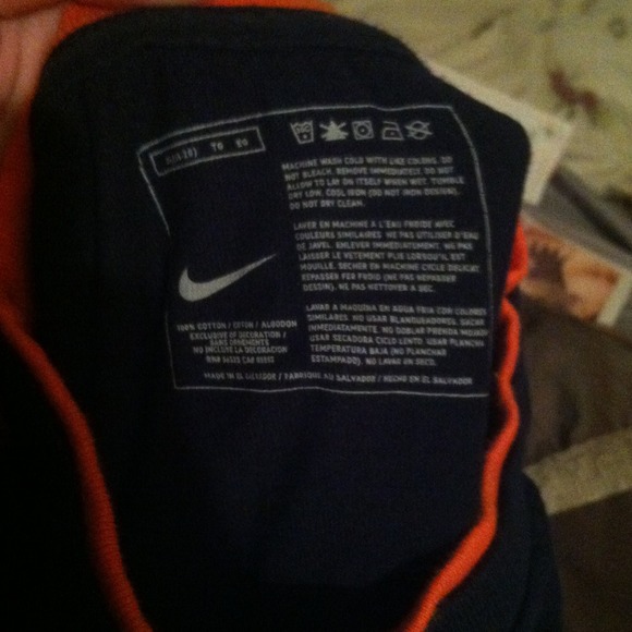 Dark blue and orange Nike shirt - Picture 3 of 3