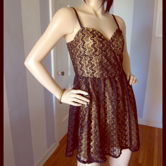 Black lace layered over gold dress - Picture 2 of 4
