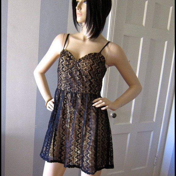 Black lace layered over gold dress - Picture 4 of 4