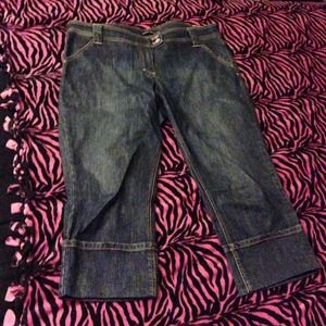 💢RESERVED for @livengood💢 N.Y. & Co Capri Pants