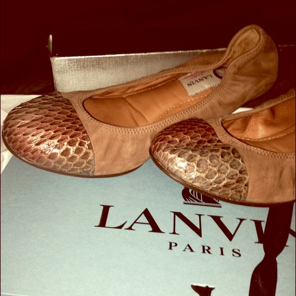 Brown leather crocodile toe Lanvin flats.