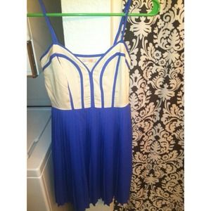 Giani Bini Cream & Blue Pleated Dress