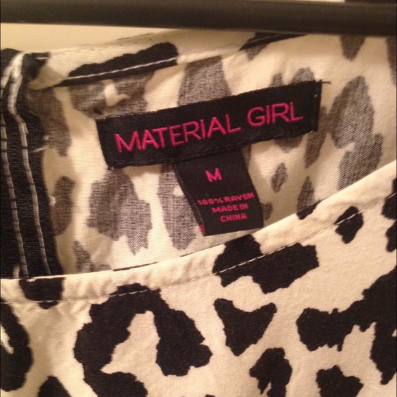 ❌SOLD❌ Cheetah top - Picture 2 of 2