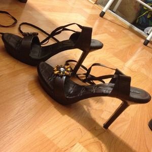 Only worn once! Brown peep toe heels!