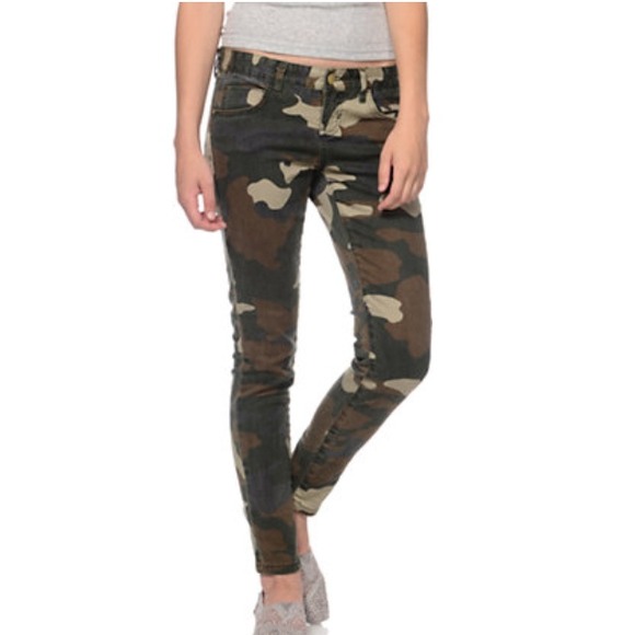 BRAND NEW WITH TAGS BILLABONG CAMO SKINNY JEANS