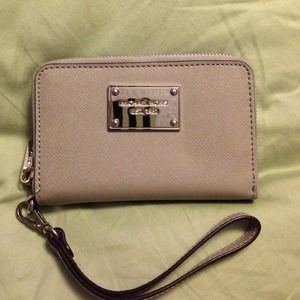 *****bundle with green wristlet RESERVED********