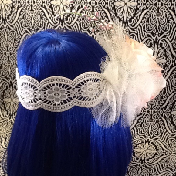 Wedding style vintage lace headband w/2 roses. - Picture 3 of 4