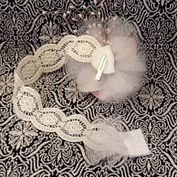 Wedding style vintage lace headband w/2 roses. - Picture 4 of 4