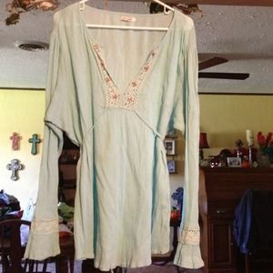 Light turquoise top