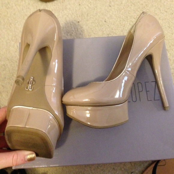 Nude Jennifer Lopez heels