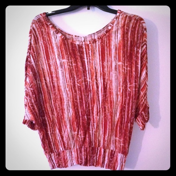 Beautiful, flow & mid sleeve, soft, multi red top!