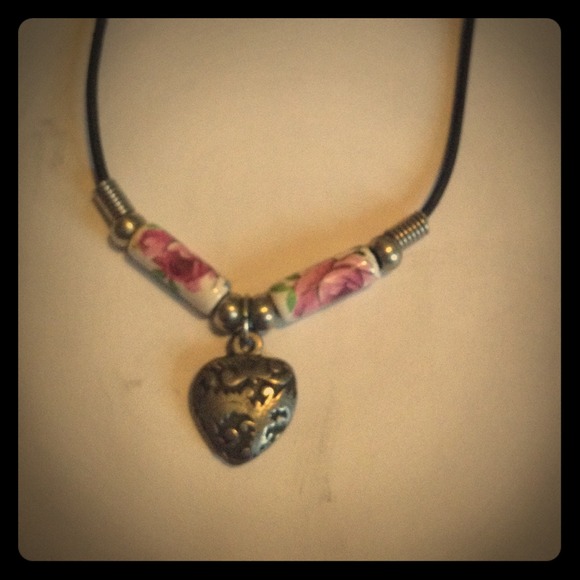 Heart and flower bead necklace