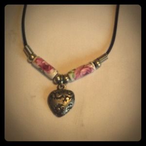 Heart and flower bead necklace