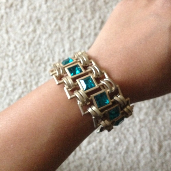 ***SOLD in bundle***Pretty statement bracelet