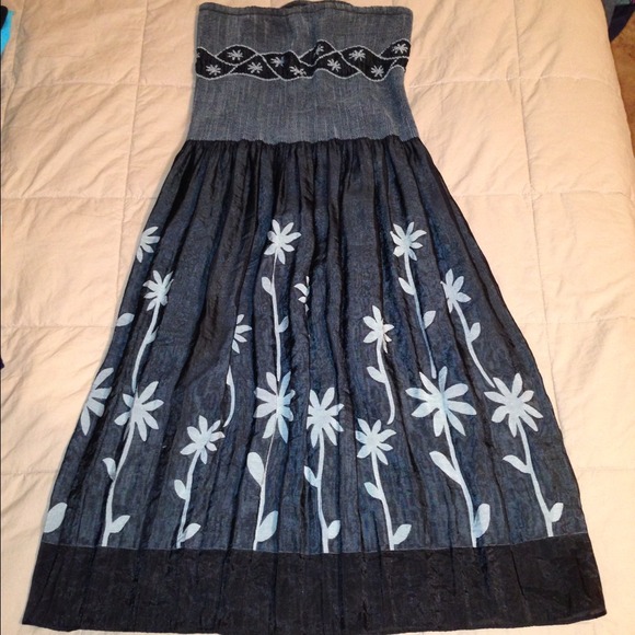 Cute strapless dress:).