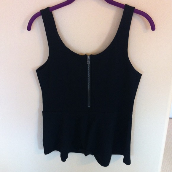 Solid black peplum - Picture 4 of 4