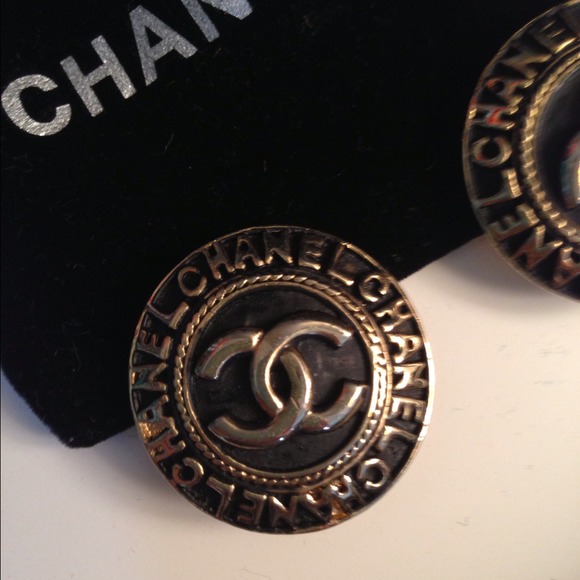 Vintage Chanel earrings - Picture 2 of 4