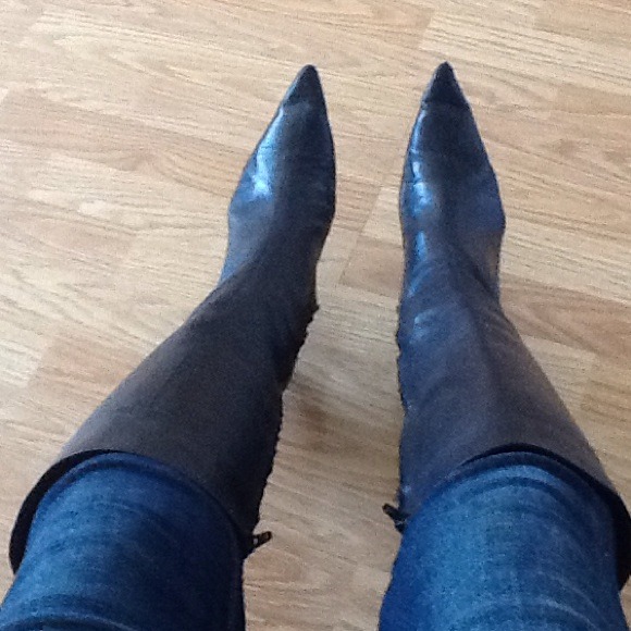 Black kitten heel boots