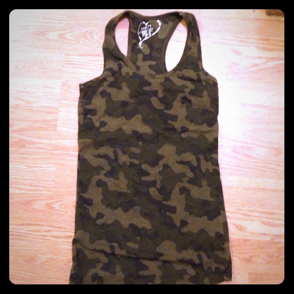 🎀Reduced price🎀Rue 21 camo razor back tank