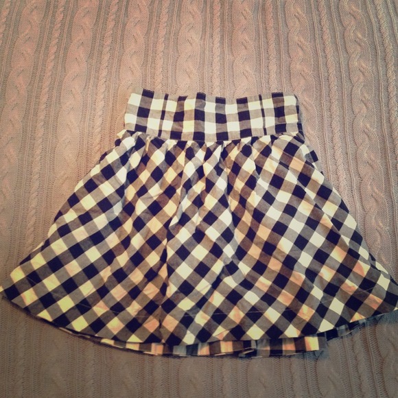 Black and white checkers skirt