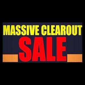 Clearing out my closet shoot me an offer! PAYPAL👍