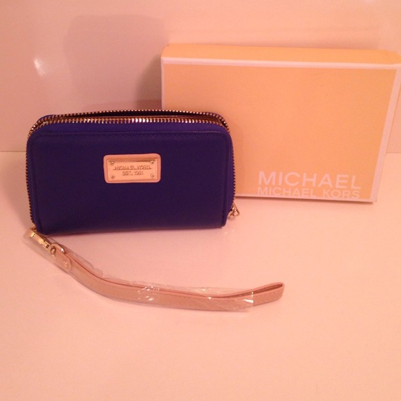 Michael kors clutch