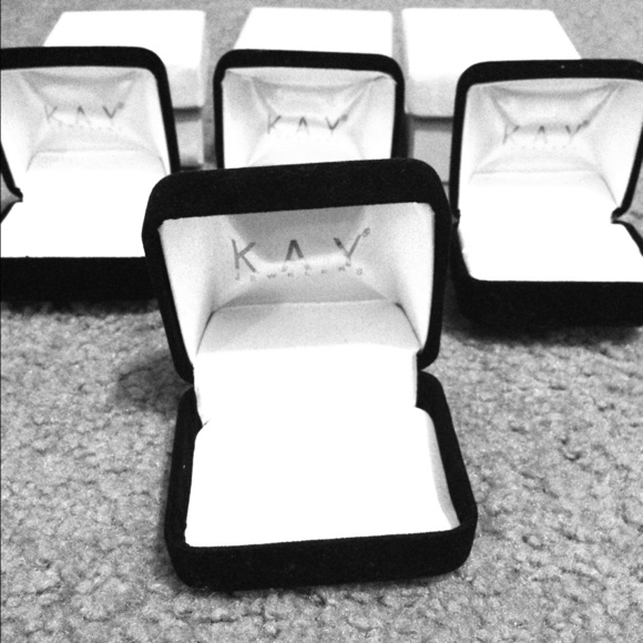 Bundle of Kay Jewlers ring boxes