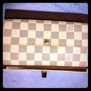 *SOLD* Louis vuitton damier azur sarah wallet