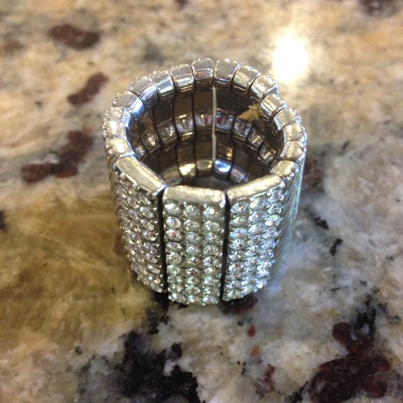 Stunning Elastic Rhinestone Ring - Picture 3 of 3