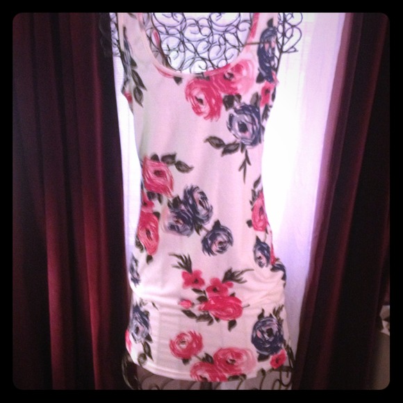 Cotton floral dress. SUPER CUTE