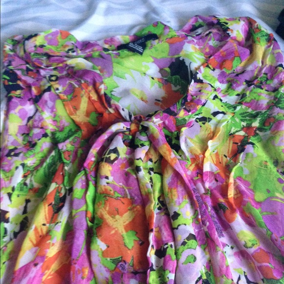 Floral top - Picture 2 of 2