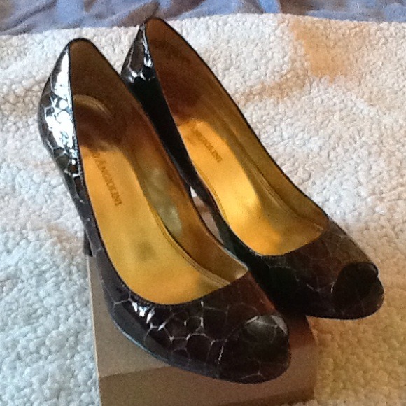 brown leather patent  Enzo Angiolini pumps peep