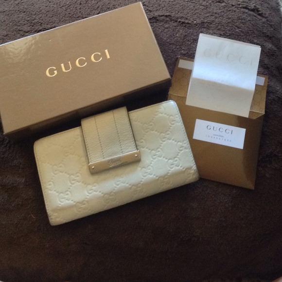 ***AUTHENTIC*** Gucci cream color wallet