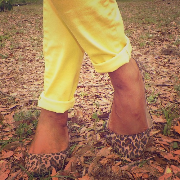 Shoes - New Listing💋NWT Leopard Gold Studded Flats