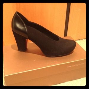 Audley black suede Piel shoe