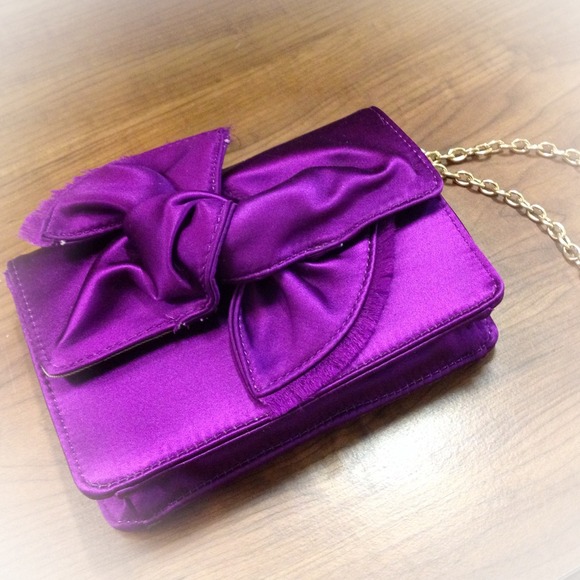 🟣 HOST PICK BCBG Max Azria Satin Wristlet Bag 🟣