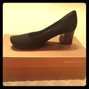 Audley black suede shoe