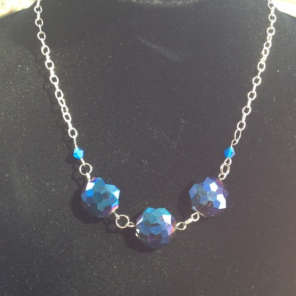 Choker style necklace. - Picture 1 of 2