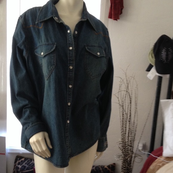 🌼holding for barb🌼ladies Harley denim shirt!