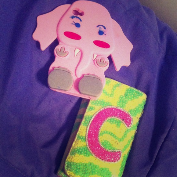 I'm selling a pink elephant iPhone case and wallet - Picture 1 of 3
