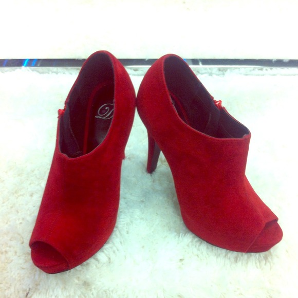 *NEW* Peep Toe Ankle Bootie in Wine color