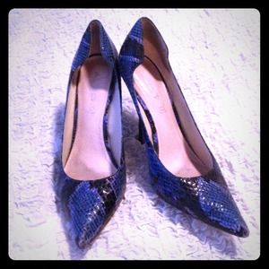 Aldo blue snakeskin pumps