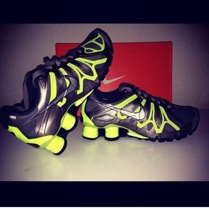 Today only ! Nike turbo shox