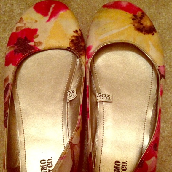 Flower print shoes
