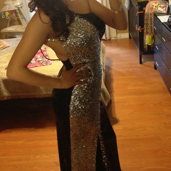 Prom dress - Picture 3 of 3
