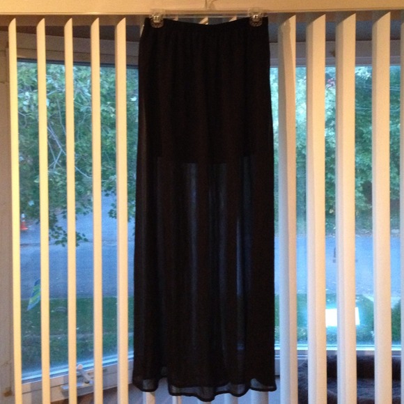 ✨REDUCED ✨ Beautiful Black Chiffon Maxi Skirt
